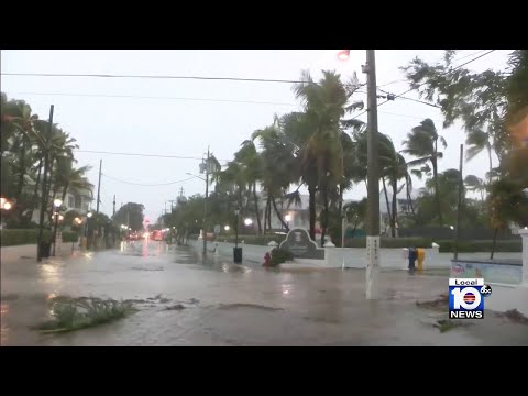 Key West feeling impact from Hurricane Ian as eye of storm passes west