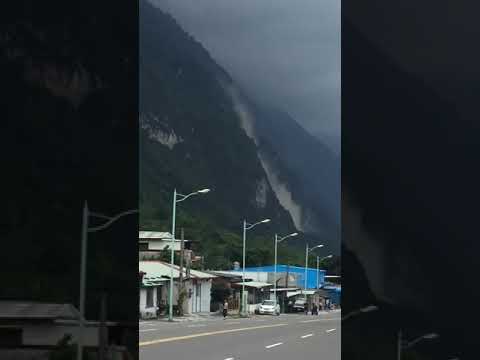 花蓮18日下午發生6.1地震，蘇花公路祟德段發生崩塌