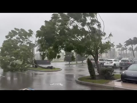 Powerful Hurricane Ian slams into Florida