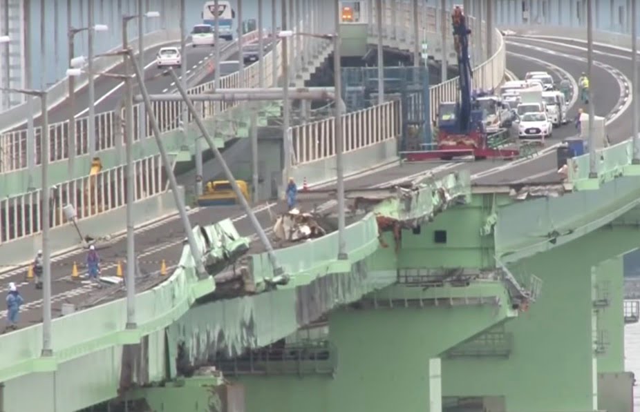 台風21号の影響でタンカーが衝突 損傷した関空連絡橋の橋桁を撤去 鉄道再開は月内見込み Unavailable Days