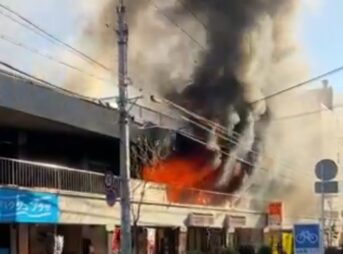 【火事】埼玉県春日部市中央1丁目（春日部駅西口旧イトーヨーカドー春日部店向かいの明生ビル）で火災