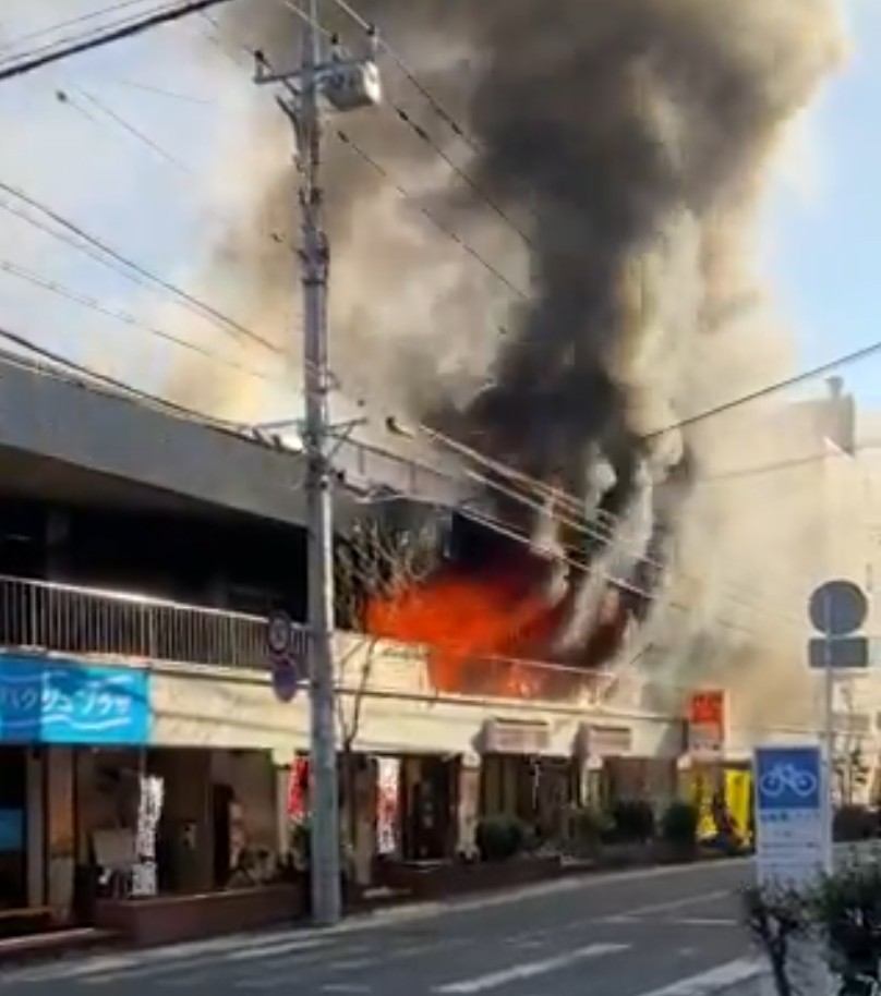 【火事】埼玉県春日部市中央1丁目（春日部駅西口旧イトーヨーカドー春日部店向かいの明生ビル）で火災