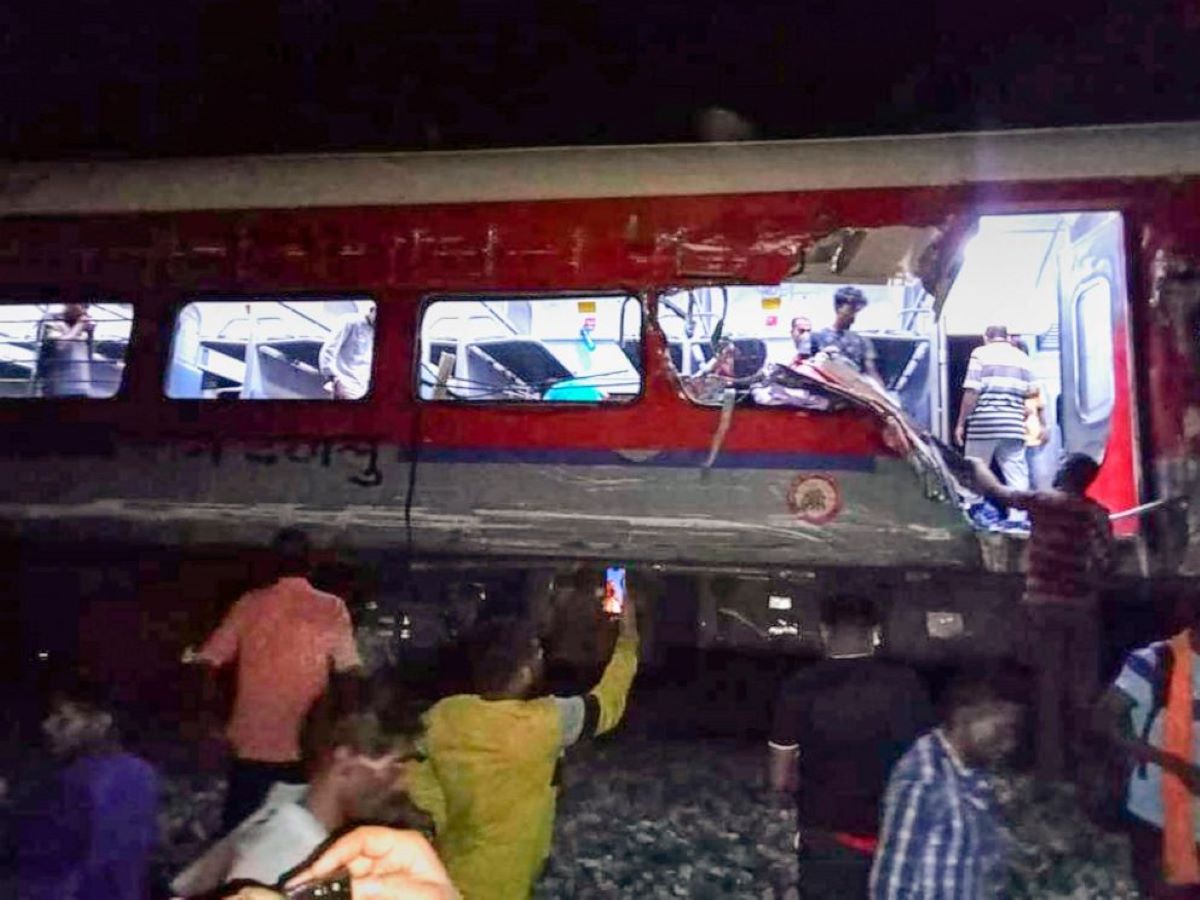 インド 東部オディシャ州 列車衝突事故