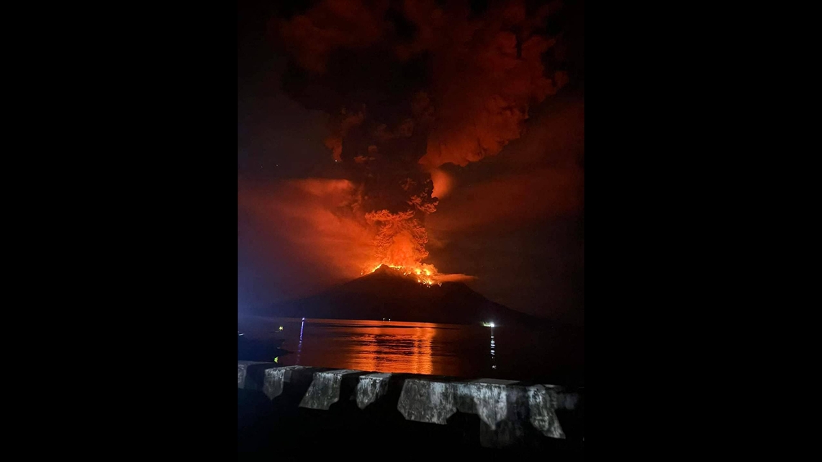 インドネシアのルアング火山で大規模な噴火 気象庁が日本への津波の影響などを監視