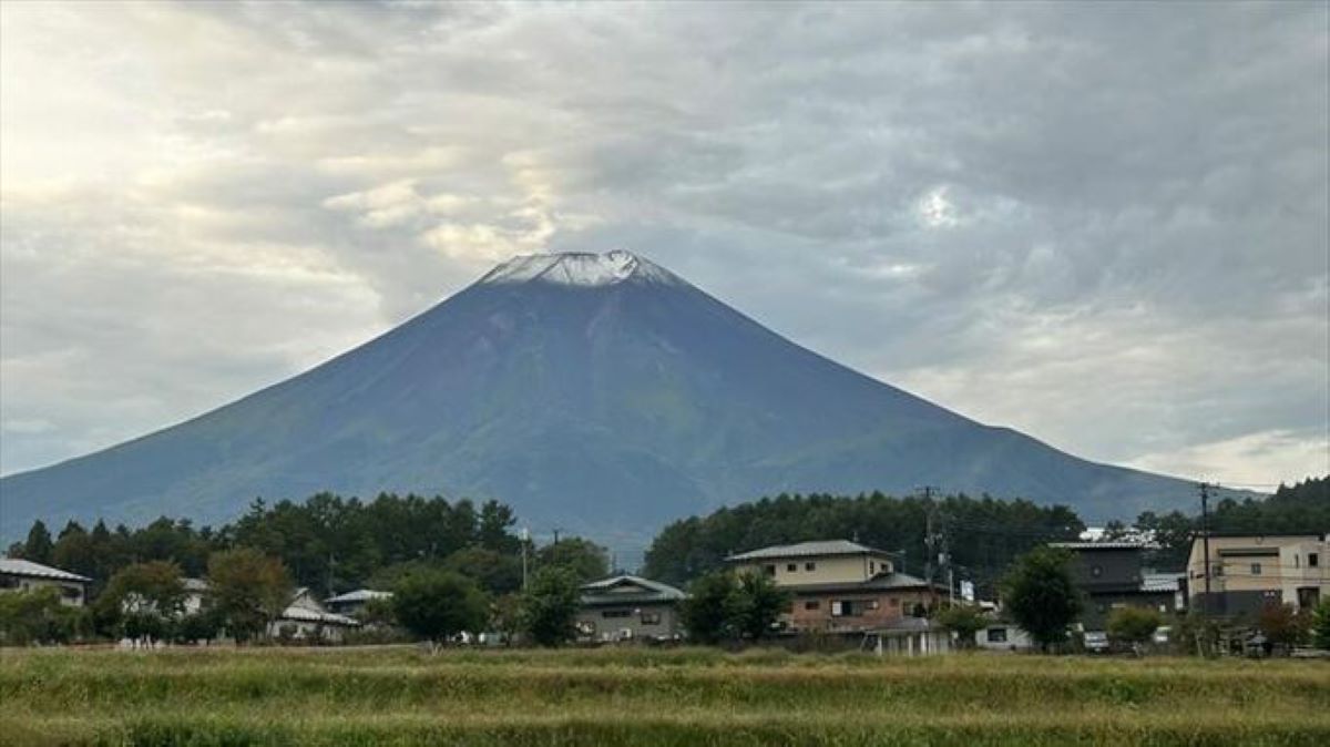 富士山で初冠雪を観測｜2023年10月5日甲府地方気象台