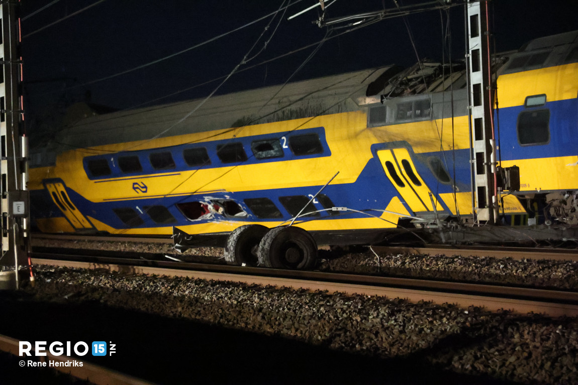 オランダ 列車衝突