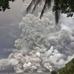 インドネシア ルアング火山噴火